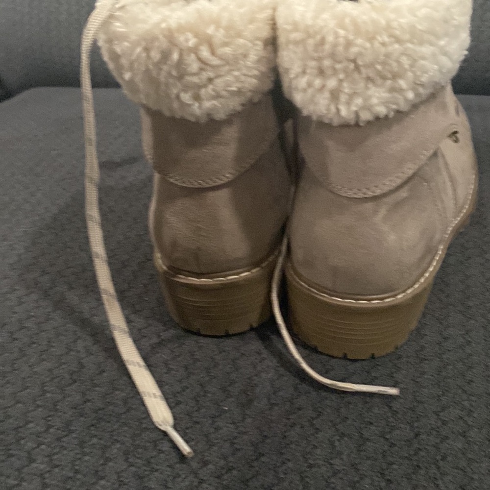 👟 3/$10 - Boots - Picture 2 of 4